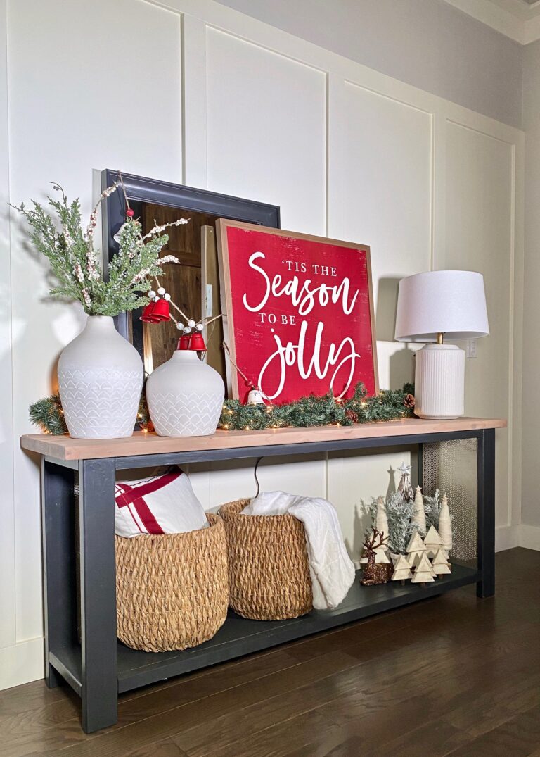 How to Decorate your Entryway Table for Christmas