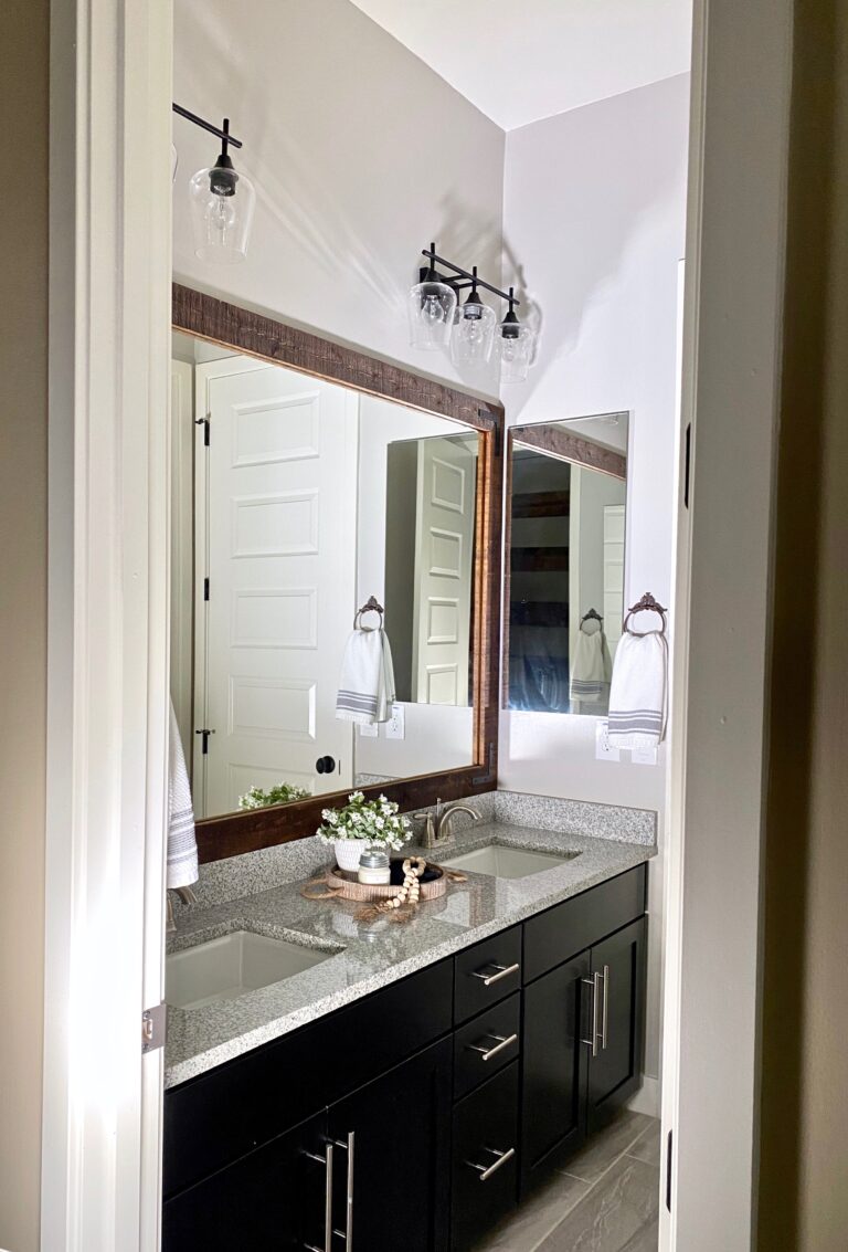 How do I Choose a Bathroom Vanity Light