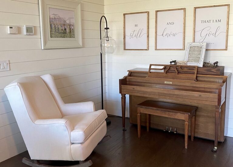 How to create a comfy and warm corner using shiplap