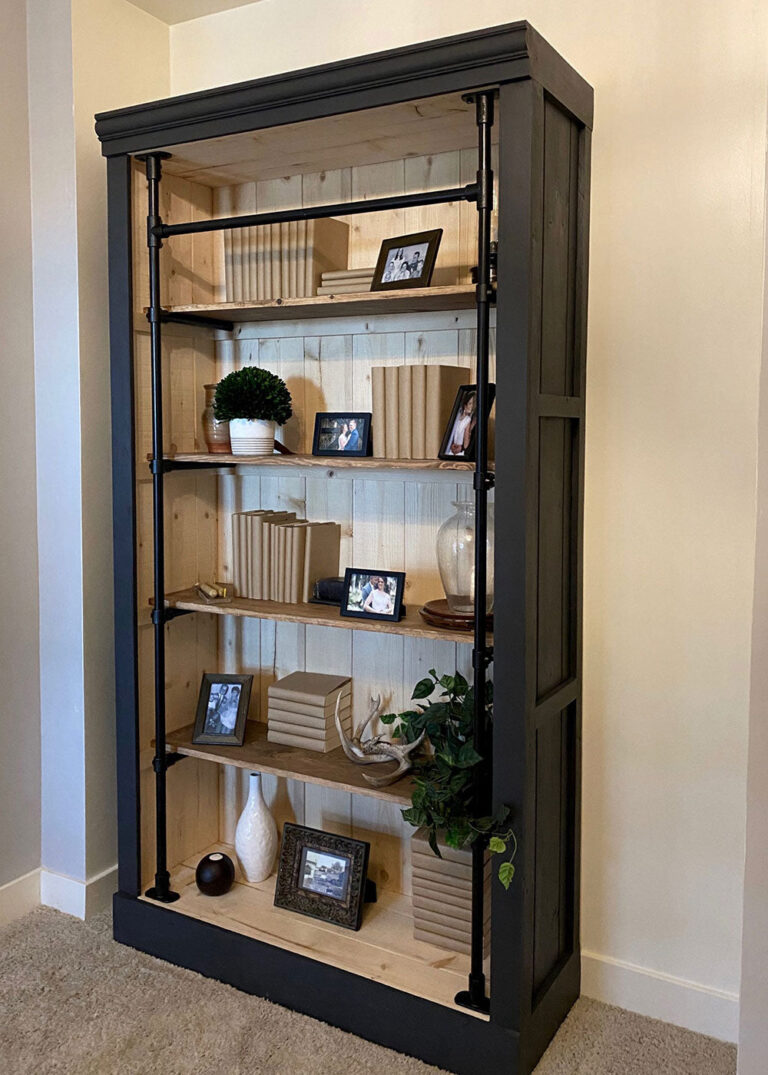 Do you love a rustic and modern bookcase?