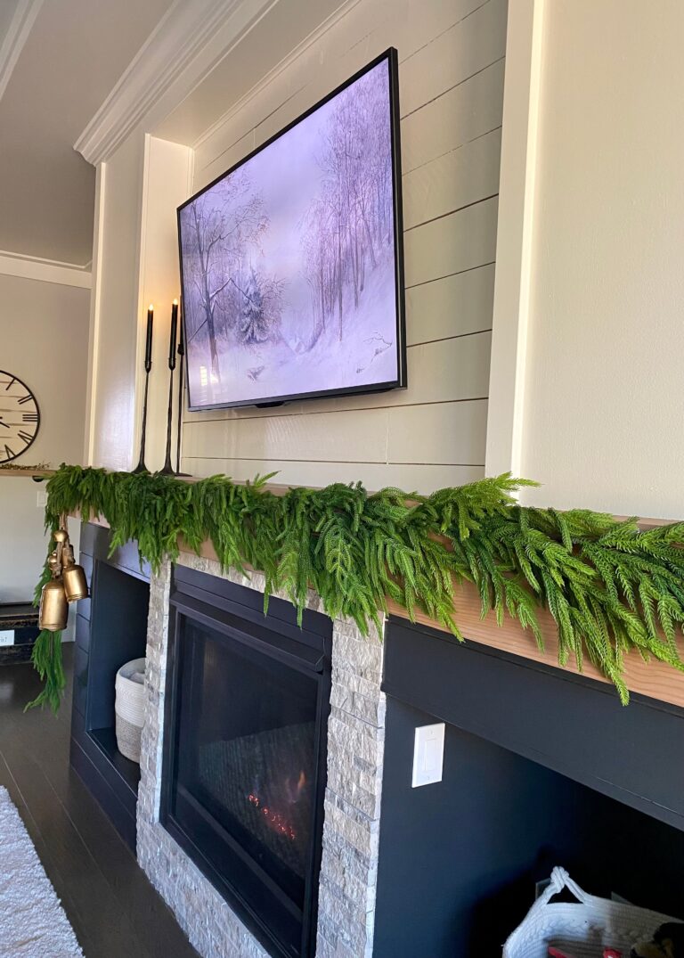 Modern Holiday Mantel Decorating Ideas